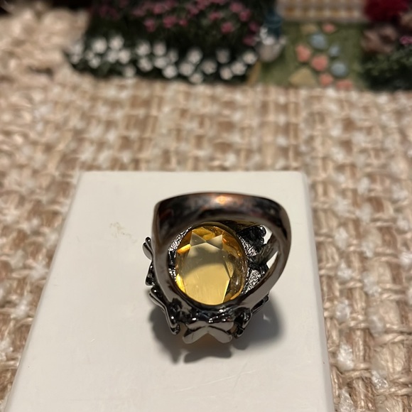 Pale yellow large rhinestone costume statement ring size 9 - Picture 4 of 9